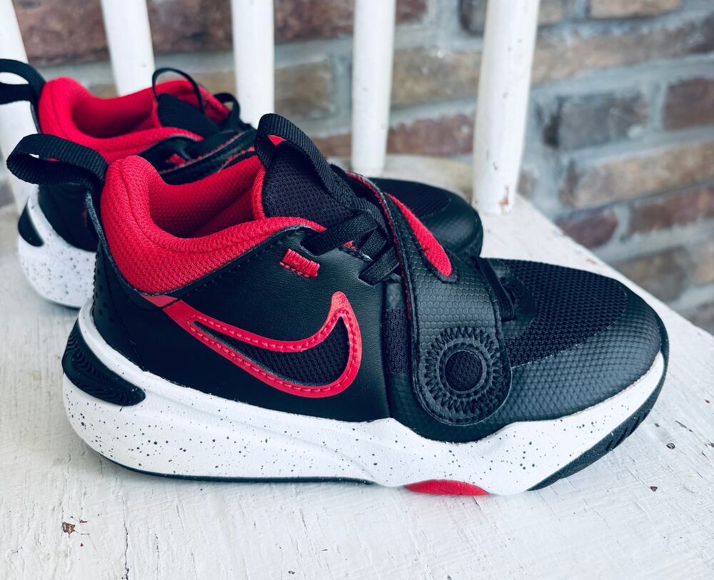 Nike Youth Boys' Team Hustle D 11 Basketball Shoes, Size 12C